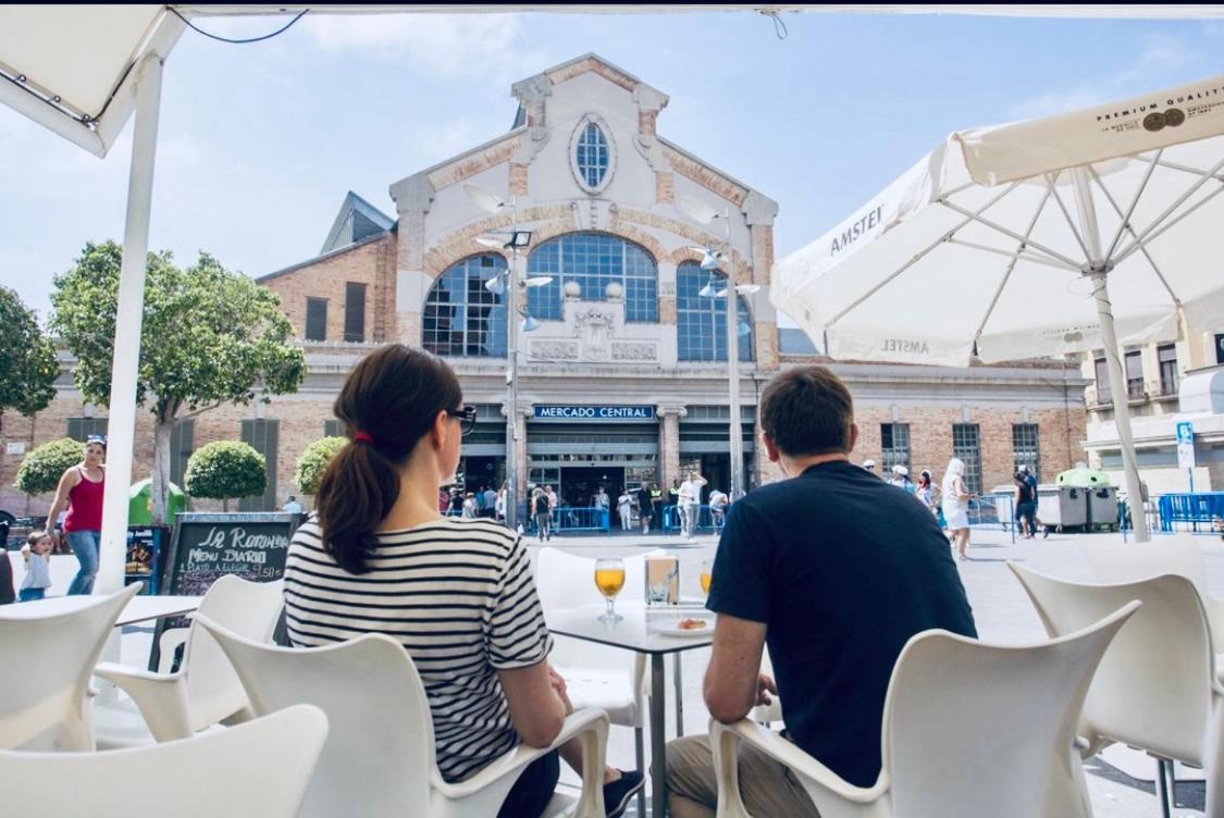 Desconecta Junto Al Mercado Central De Alicante Kültér fotó